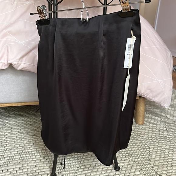 Satin mini skirt - Picture 2 of 3